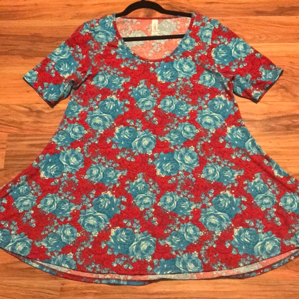 NWOT LulaRoe Perfect T